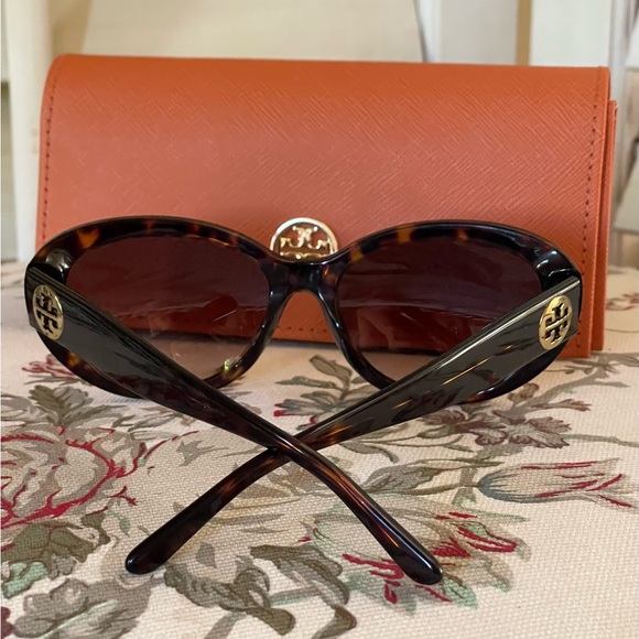 Tory Burch Sunglasses Tortoise with Gold - Picture 5 of 8